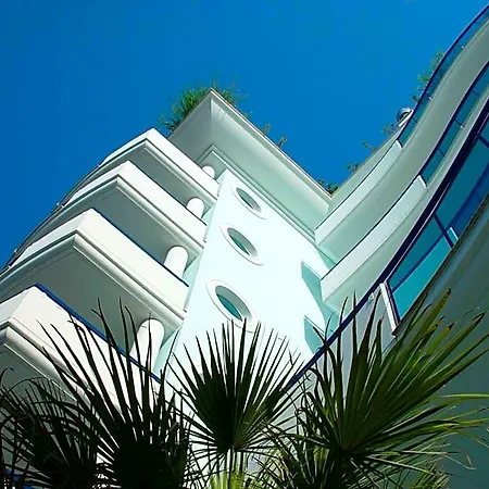 Oltremare Aparthotel 4*